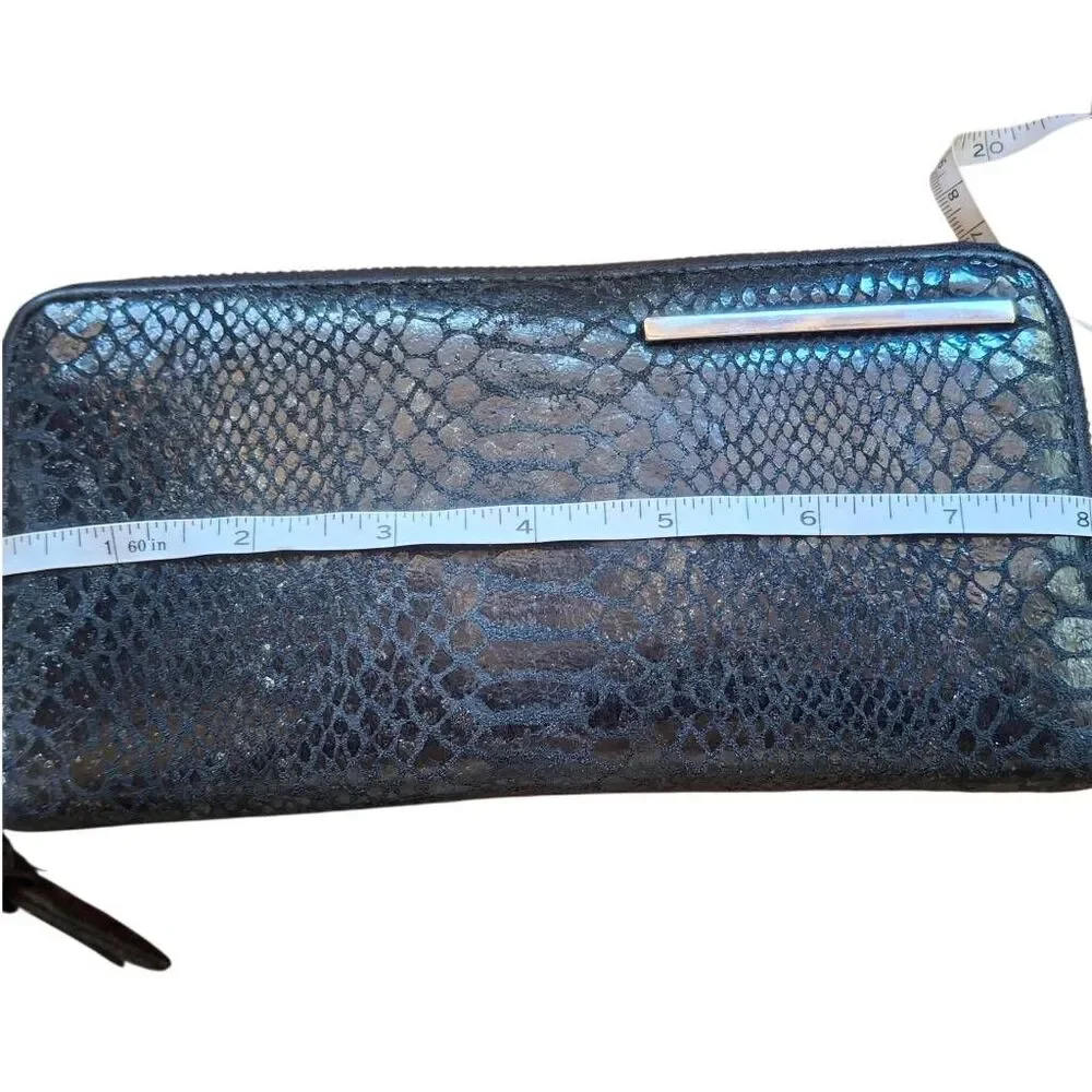 Kenneth Cole New York Black Faux Snakeskin Zip Wallet 16 Card Slots Metallic Lea